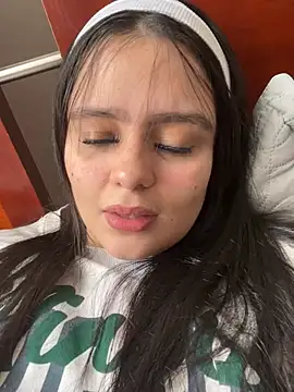 Snapshot of Selena_Roa chatting on April 16, 4:19 pm Selena Roa online show from April 16, 4:19 pm