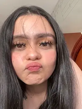 Snapshot of Selena_Roa chatting on April 19, 6:32 pm Selena Roa online show from April 19, 6:32 pm