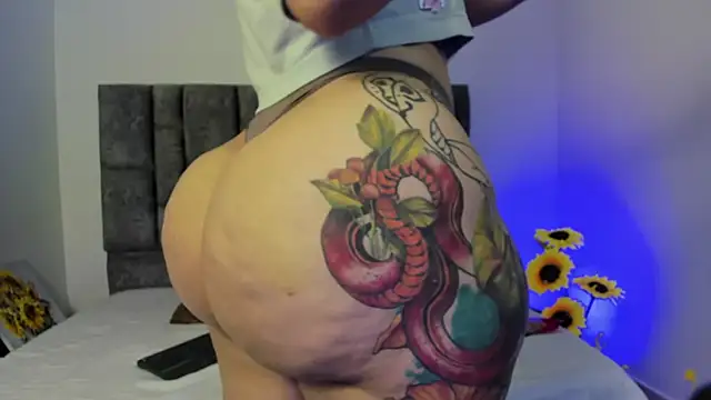 Snapshot of miah_storm chatting on October 23, 5:29 am miah storm online show from October 23, 5:29 am