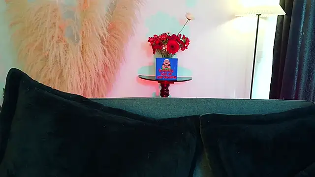 mia roux1 online show from February 15, 9:00 pm