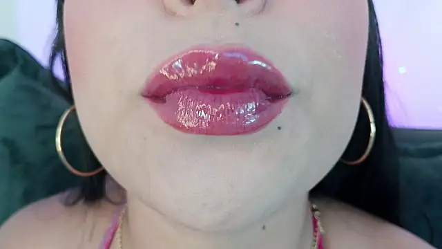 mia roux1 online show from May 17, 10:28 pm