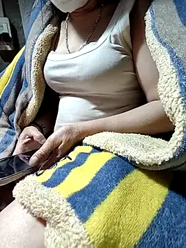 love-xx online show from February 8, 11:30 pm