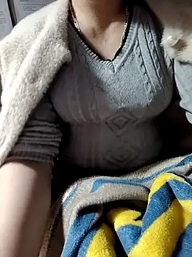 love-xx online show from February 12, 1:17 pm