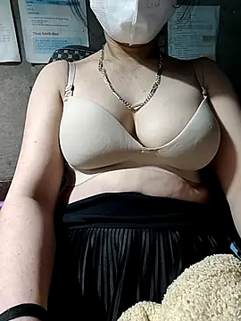 love-xx online show from February 14, 11:45 pm