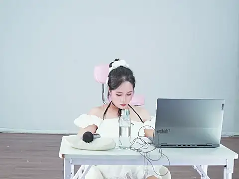 Aidou-piaopiao online show from October 22, 7:02 pm