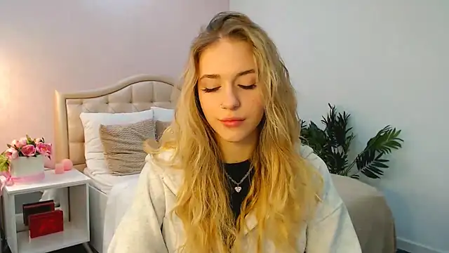 Snapshot of sassy_cutie chatting on October 22, 6:02 am sassy cutie online show from October 22, 6:02 am