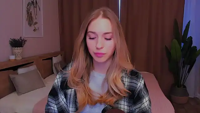 sassy cutie online show from February 8, 3:15 pm