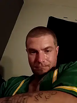 Snapshot of DadDDick925 chatting on October 21, 9:43 am DadDDick925 online show from October 21, 9:43 am