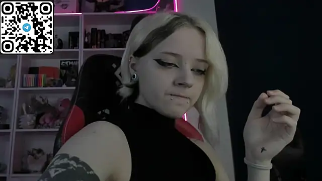 Holy Mistress S online show from May 10, 8:41 am