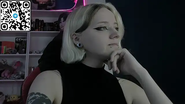 Holy Mistress S online show from May 12, 8:22 am