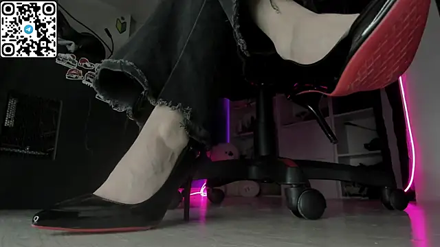 Holy Mistress S online show from May 14, 8:21 am