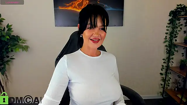 Sara Devills online show from April 18, 8:40 am