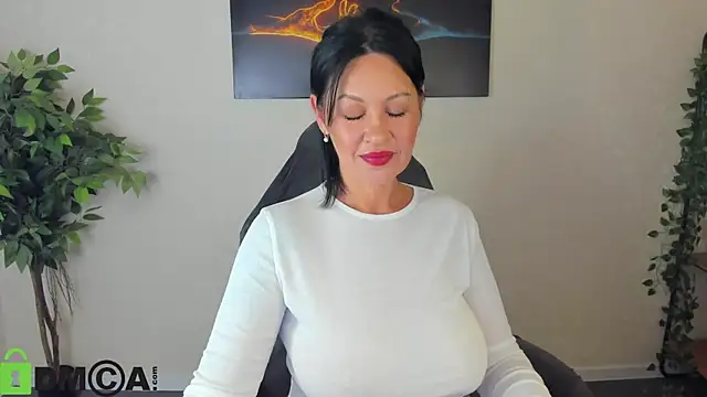 Sara Devills online show from June 26, 1:10 am