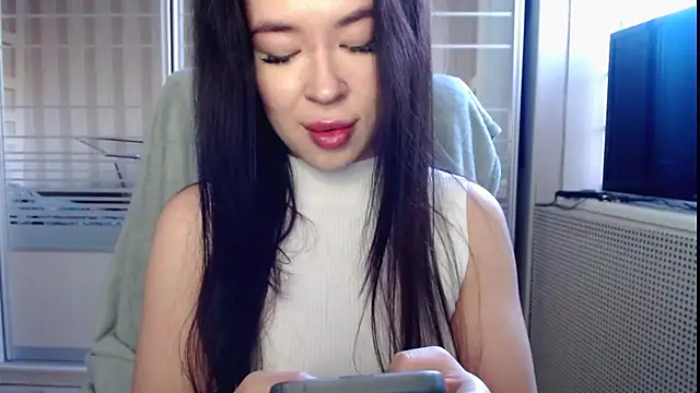 Laura miss online show from November 4, 11:09 am