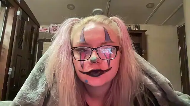 Snapshot of lostinherwonderland chatting on October 25, 7:27 am lostinherwonderland online show from October 25, 7:27 am