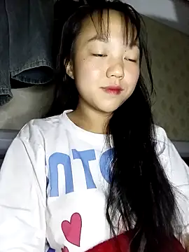 Quynhsumon online show from February 11, 2:44 pm