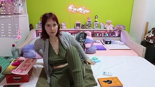 Snapshot of _HeraLuna_ chatting on February 3, 9:31 pm HeraLuna online show from February 3, 9:31 pm