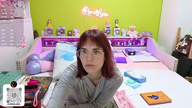 Snapshot of _HeraLuna_ chatting on February 5, 9:08 pm HeraLuna online show from February 5, 9:08 pm