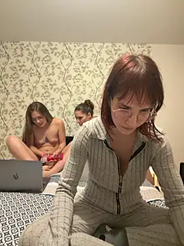 Snapshot of _HeraLuna_ chatting on February 9, 12:03 am HeraLuna online show from February 9, 12:03 am