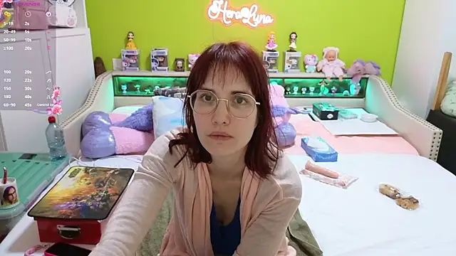 Snapshot of _HeraLuna_ chatting on February 16, 10:17 pm HeraLuna online show from February 16, 10:17 pm