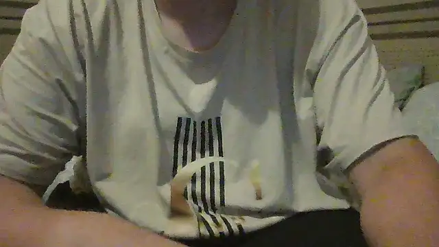 Snapshot of guywithboobs chatting on October 24, 5:20 pm guywithboobs online show from October 24, 5:20 pm