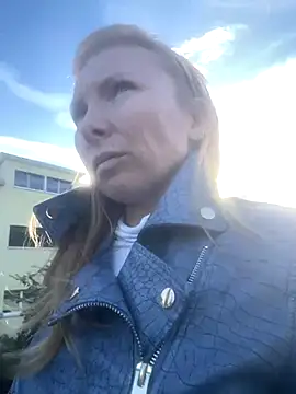 Snapshot of JeniJansi chatting on October 21, 2:40 pm JeniJansi online show from October 21, 2:40 pm