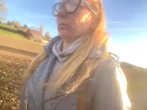 Snapshot of JeniJansi chatting on October 28, 3:25 pm JeniJansi online show from October 28, 3:25 pm