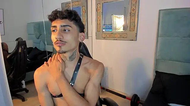 Mr Strike online show from November 11, 3:06 am