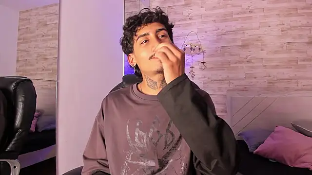 Mr Strike online show from February 4, 3:23 am