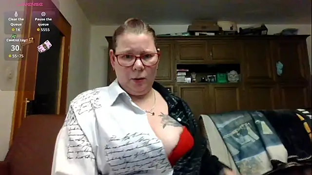 Snapshot of Kleinesluder-nrw chatting on February 9, 9:41 pm Kleinesluder-nrw online show from February 9, 9:41 pm