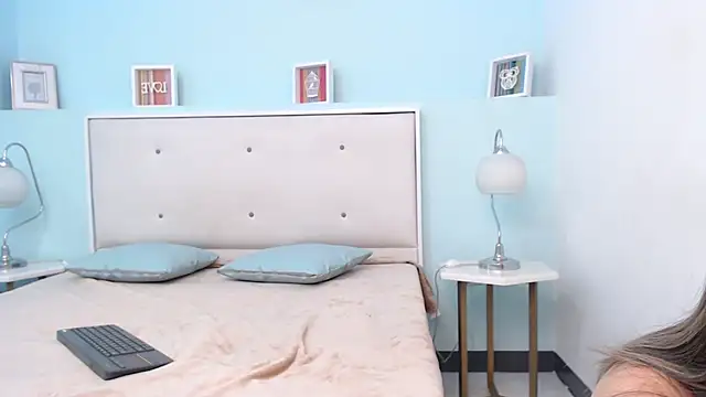 SusanWilliams  online show from November 25, 11:10 am