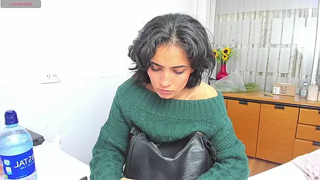 chloehanna online show from December 4, 7:55 pm