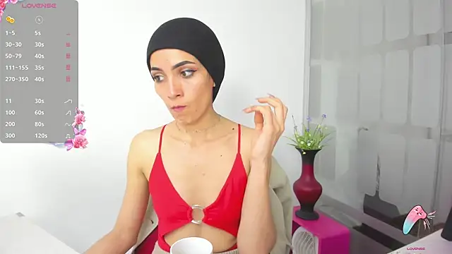 Snapshot of chloehanna chatting on March 25, 10:05 pm chloehanna online show from March 25, 10:05 pm