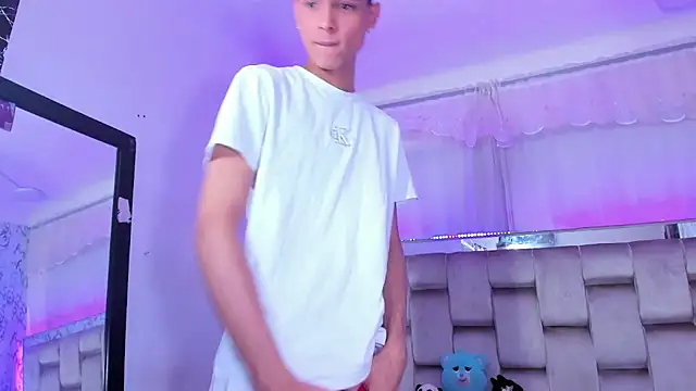 boyswantingplay online show from November 25, 9:42 am