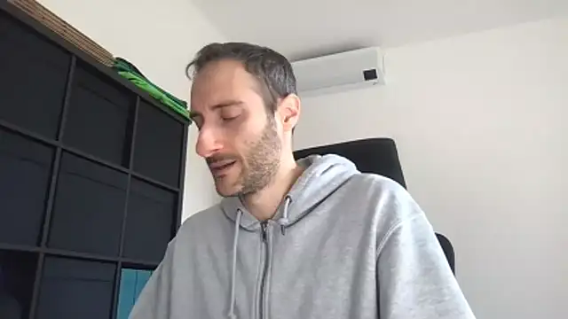 Snapshot of LukaShyGuy chatting on January 7, 11:34 am LukaShyGuy online show from January 7, 11:34 am