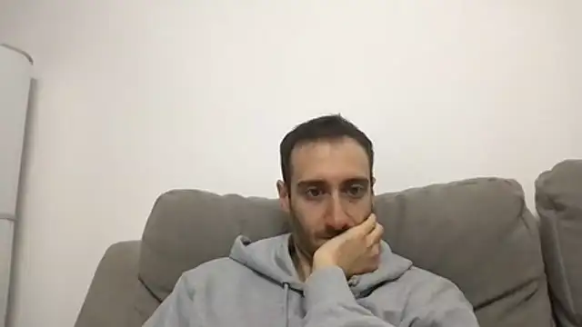 Snapshot of LukaShyGuy chatting on January 9, 9:45 am LukaShyGuy online show from January 9, 9:45 am