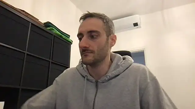 Snapshot of LukaShyGuy chatting on February 9, 9:41 pm LukaShyGuy online show from February 9, 9:41 pm