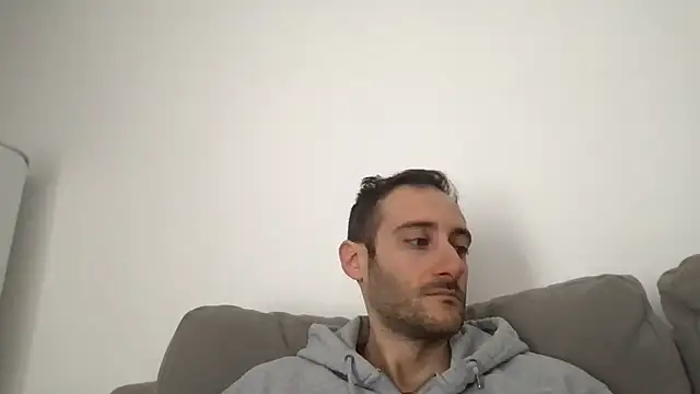 Snapshot of LukaShyGuy chatting on February 23, 10:01 am LukaShyGuy online show from February 23, 10:01 am