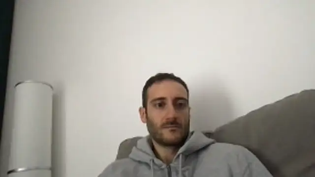 Snapshot of LukaShyGuy chatting on February 25, 10:25 am LukaShyGuy online show from February 25, 10:25 am