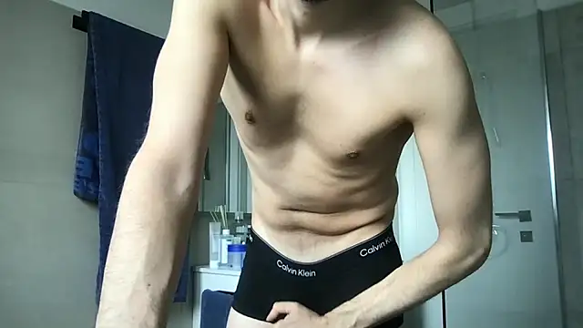 Snapshot of LukaShyGuy chatting on February 28, 9:10 am LukaShyGuy online show from February 28, 9:10 am