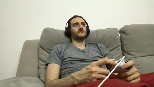 Snapshot of LukaShyGuy chatting on May 22, 10:15 pm LukaShyGuy online show from May 22, 10:15 pm