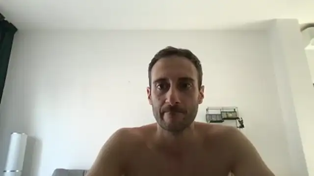 Snapshot of LukaShyGuy chatting on June 1, 4:52 pm LukaShyGuy online show from June 1, 4:52 pm