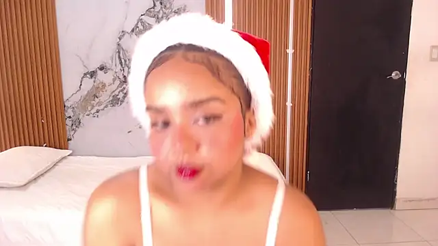 rosselyn  online show from December 13, 8:14 pm