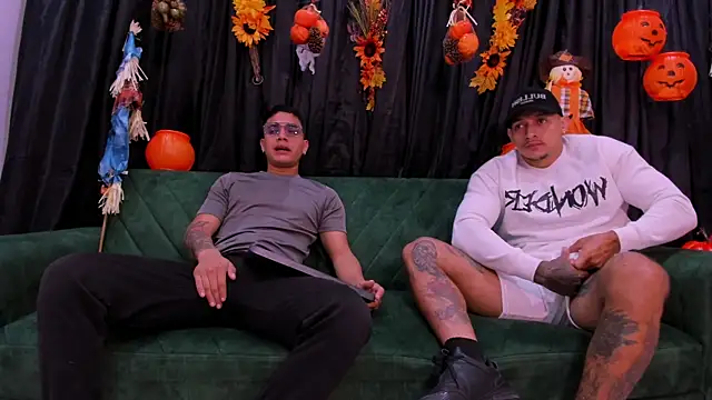 Snapshot of alessandroo__ chatting on October 28, 2:09 pm alessandroo   online show from October 28, 2:09 pm