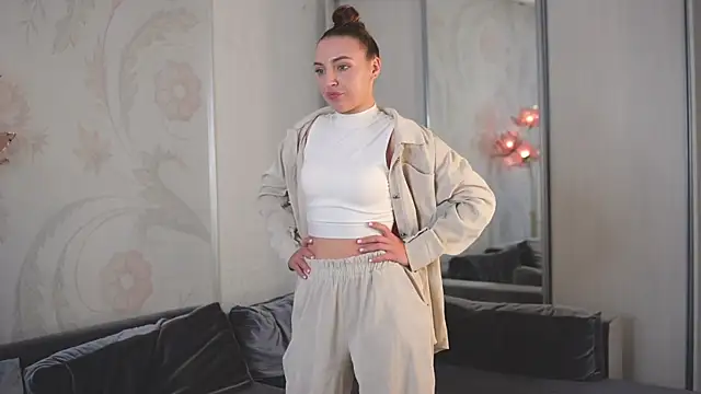 LushEmpire online show from October 22, 9:31 am