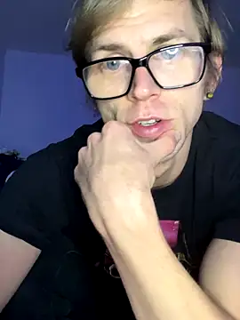 StephPra94 online show from October 26, 7:09 pm