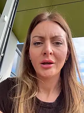 Snapshot of Lovelavender_ chatting on May 21, 3:52 pm Lovelavender online show from May 21, 3:52 pm