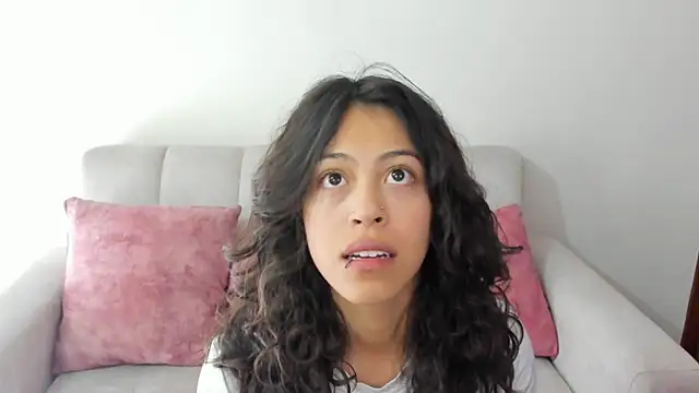 emily jonessxx online show from October 29, 7:04 pm