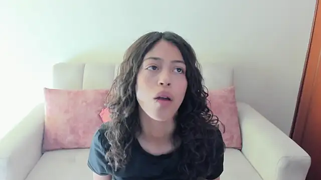 emily jonessxx online show from November 2, 7:49 pm