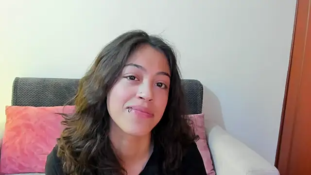 emily jonessxx online show from November 24, 7:13 pm